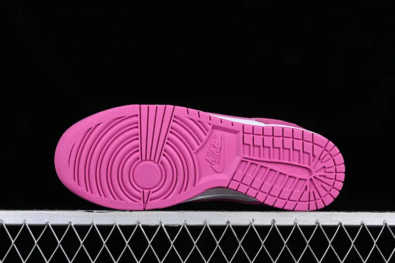 All categories Nk SB Dunk series Nk SB Dunk Low low-top sneakers N version Nk Dunk Low GS "Active Fuchsia" Barbie pink SB low-top casual sneakers FJ0704-100